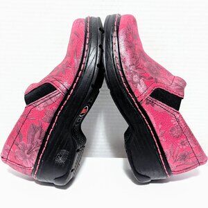 NWOTS Women's comfy and beautiful Klogs in a pinky-maroon color w/flowers shoes